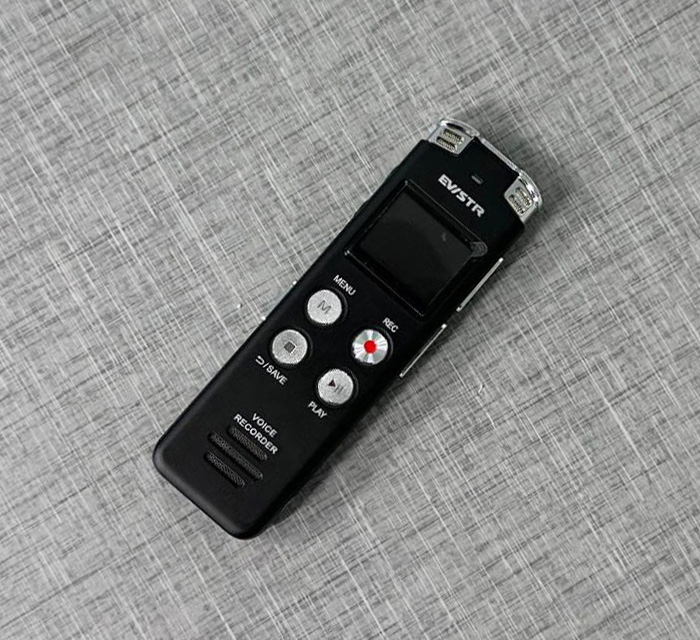 A photo of the Evistr voice recorder.